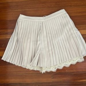 Pleated shorts